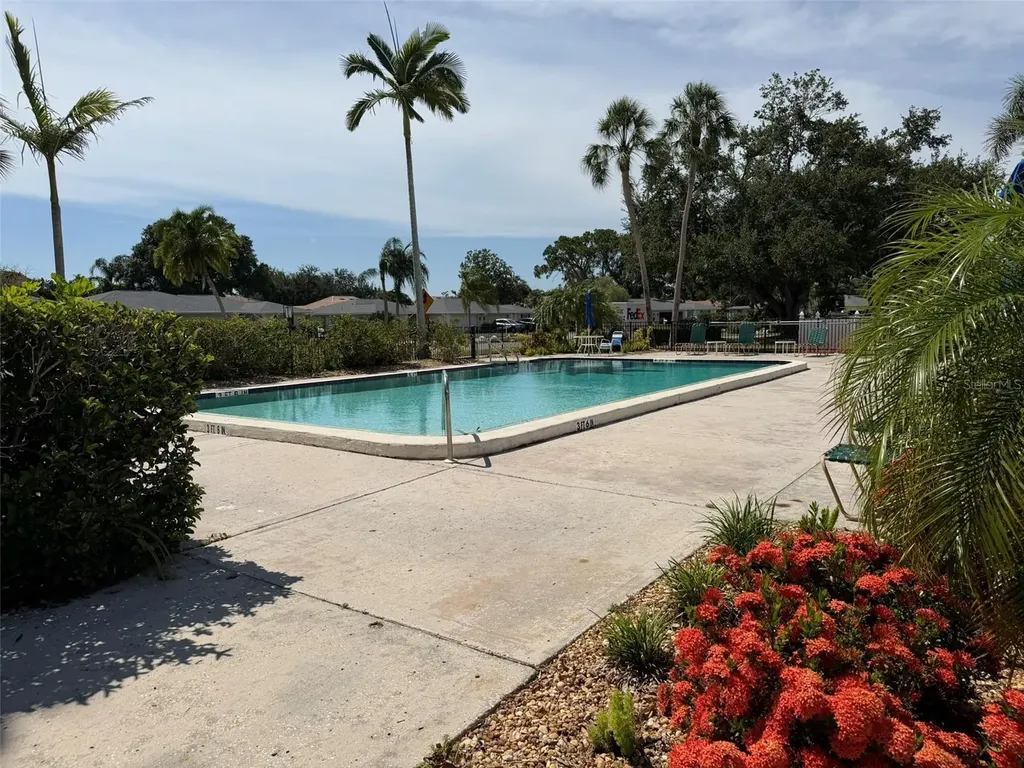 7153 W Country Club Dr N Sarasota FL 34243
