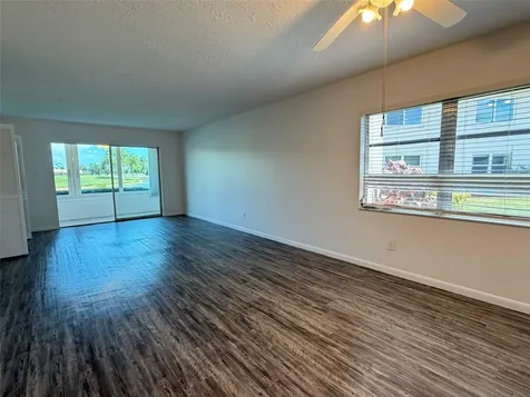7153 W Country Club Dr N Sarasota FL 34243
