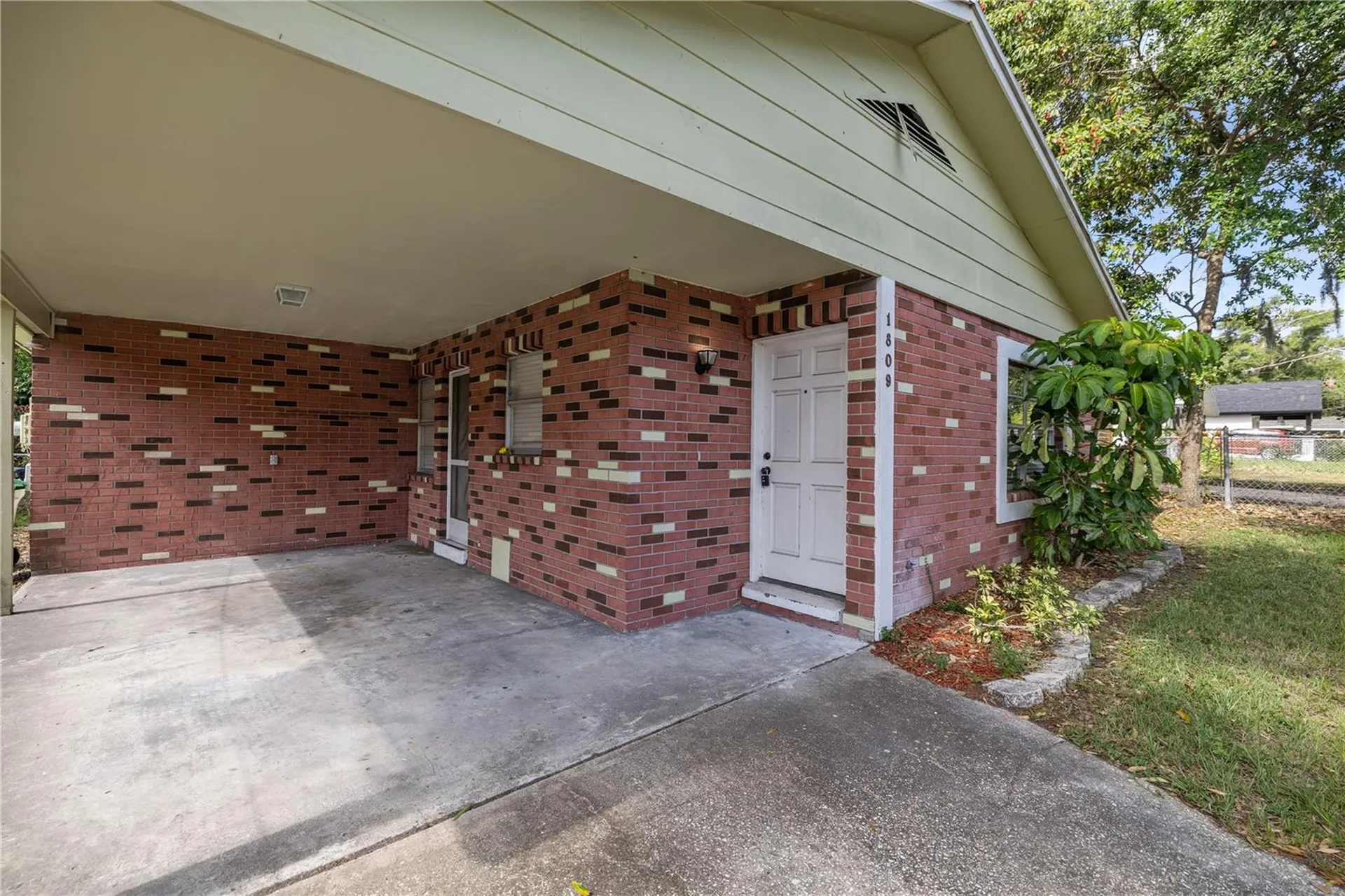 1809 E Knollwood Street Tampa FL 33610