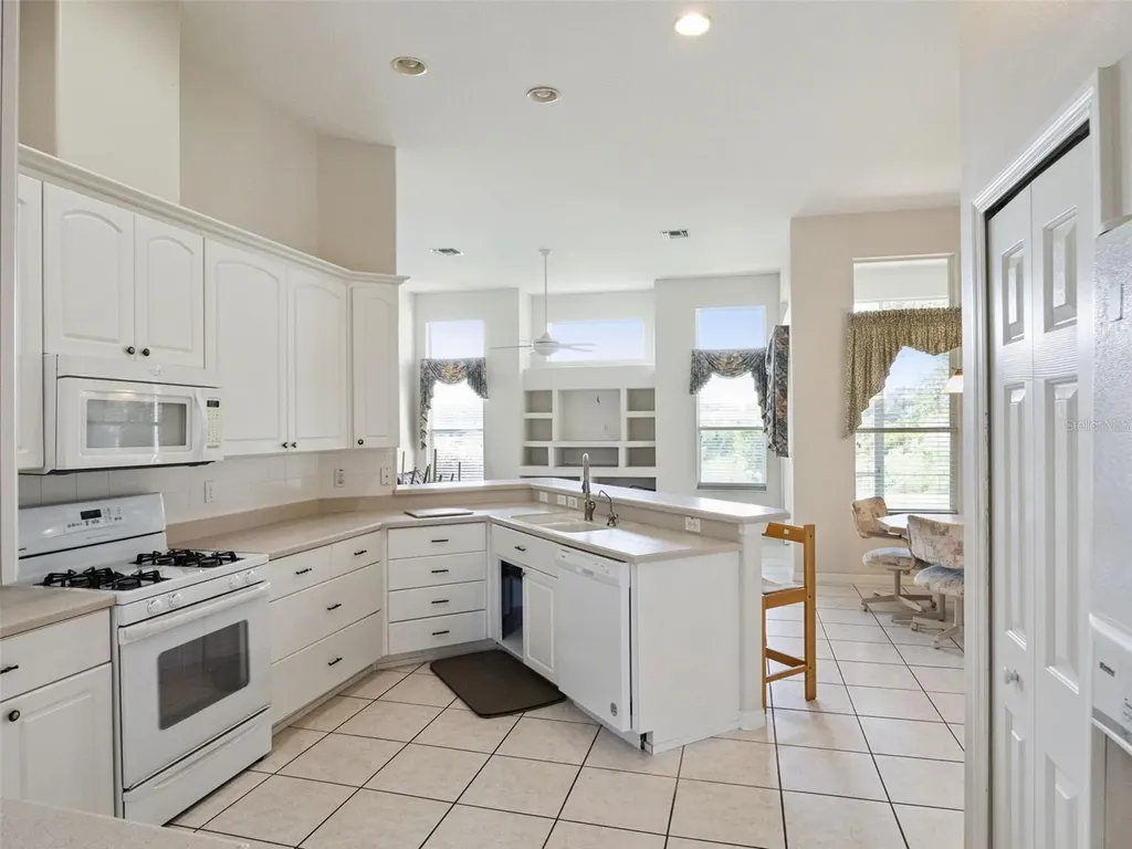 21606 King Henry Avenue Leesburg FL 34748