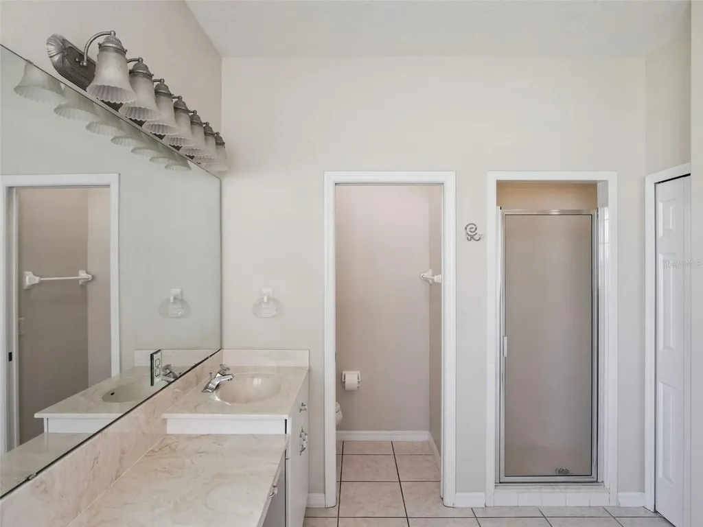 21606 King Henry Avenue Leesburg FL 34748