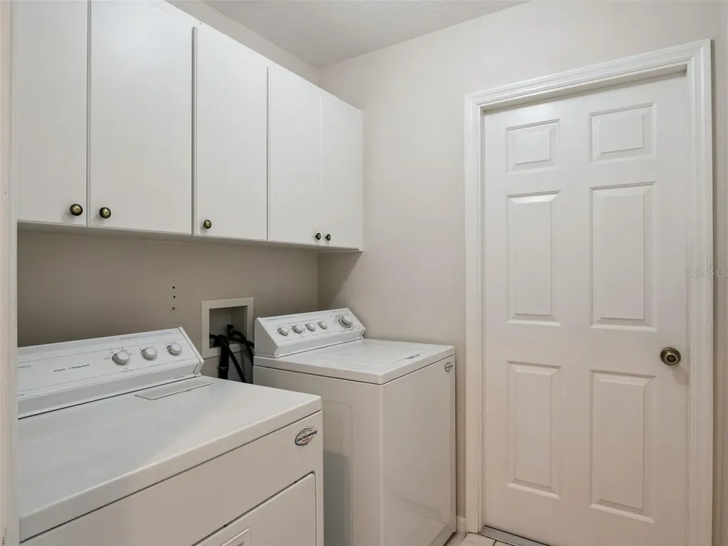 21606 King Henry Avenue Leesburg FL 34748