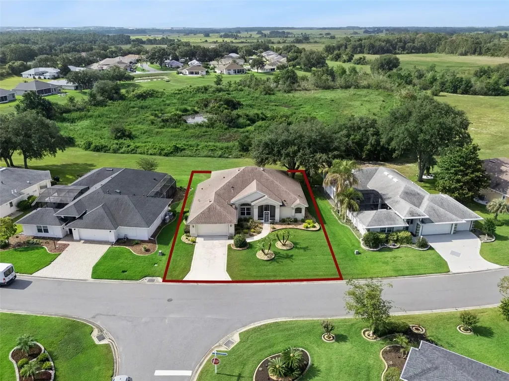 21606 King Henry Avenue Leesburg FL 34748