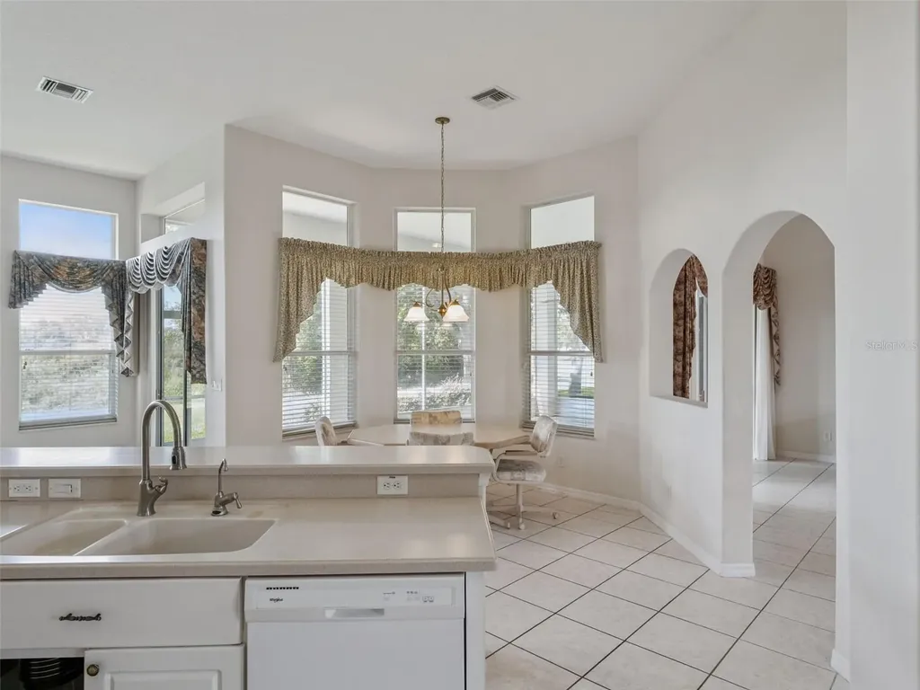 21606 King Henry Avenue Leesburg FL 34748