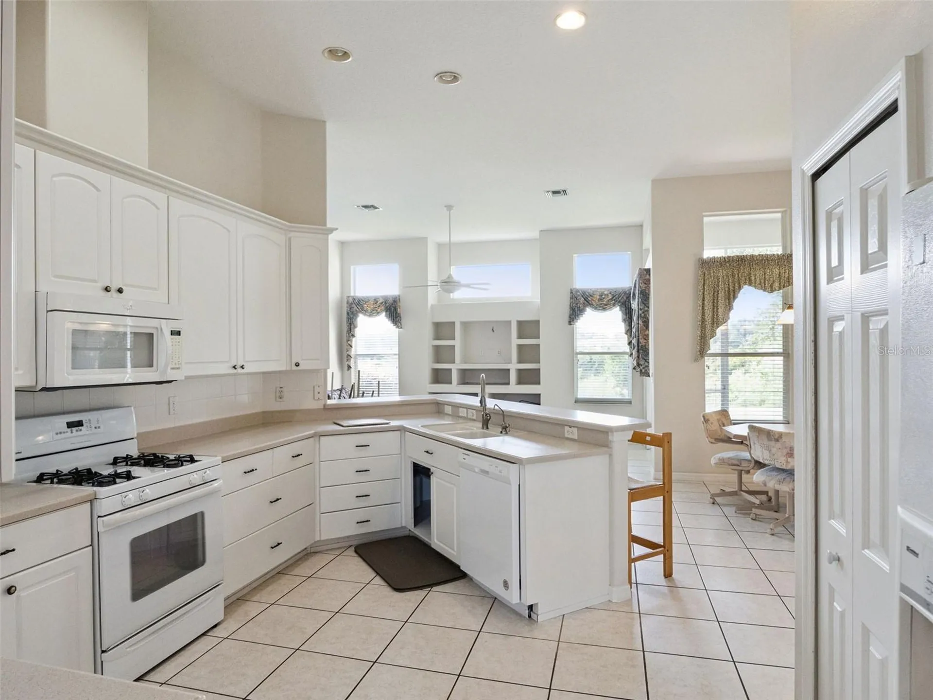 21606 King Henry Avenue Leesburg FL 34748
