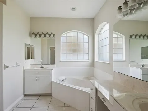 21606 King Henry Avenue Leesburg FL 34748