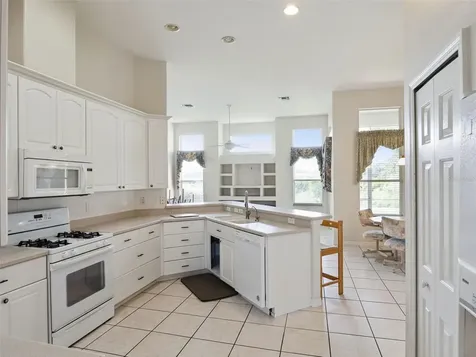 21606 King Henry Avenue Leesburg FL 34748
