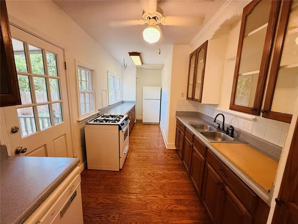 745 NE 10th Avenue Gainesville FL 32601