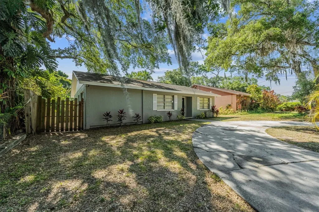 9616 N Oklawaha Avenue Tampa FL 33617