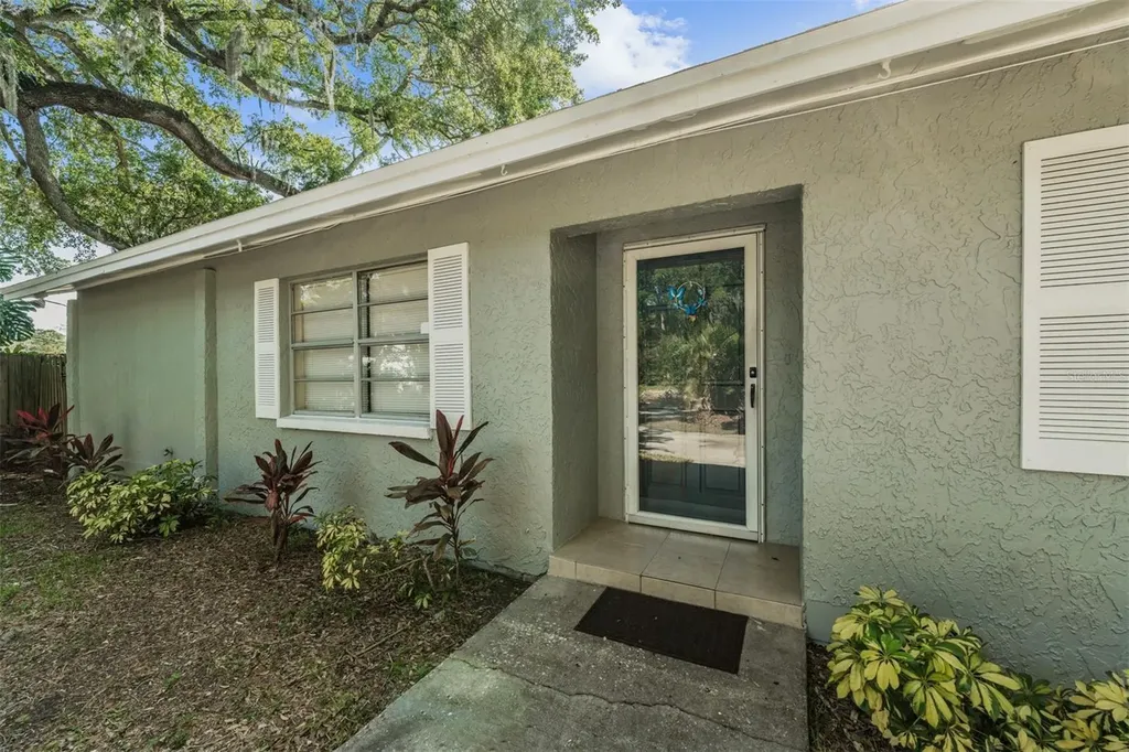 9616 N Oklawaha Avenue Tampa FL 33617