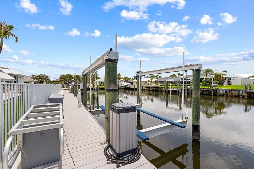 123 Queen Ann Court Hutchinson Island FL 34949