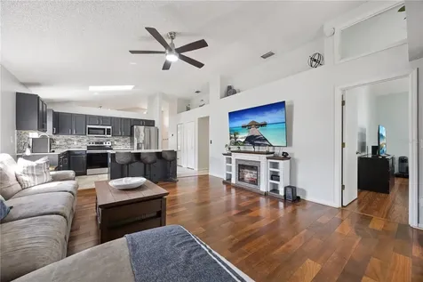 1047 Royal Oaks Drive Apopka FL 32703