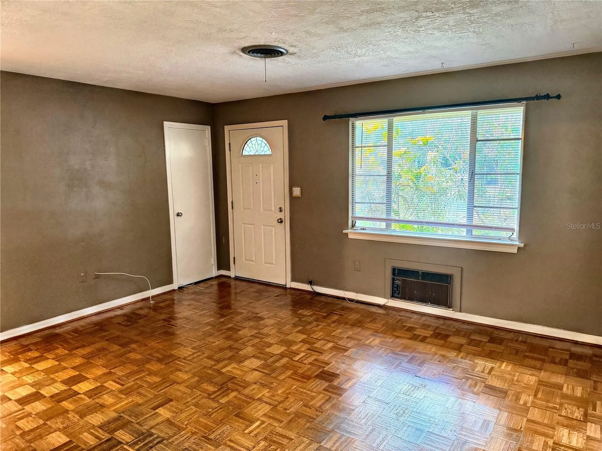 566 S Pelican Drive Sarasota FL 34237