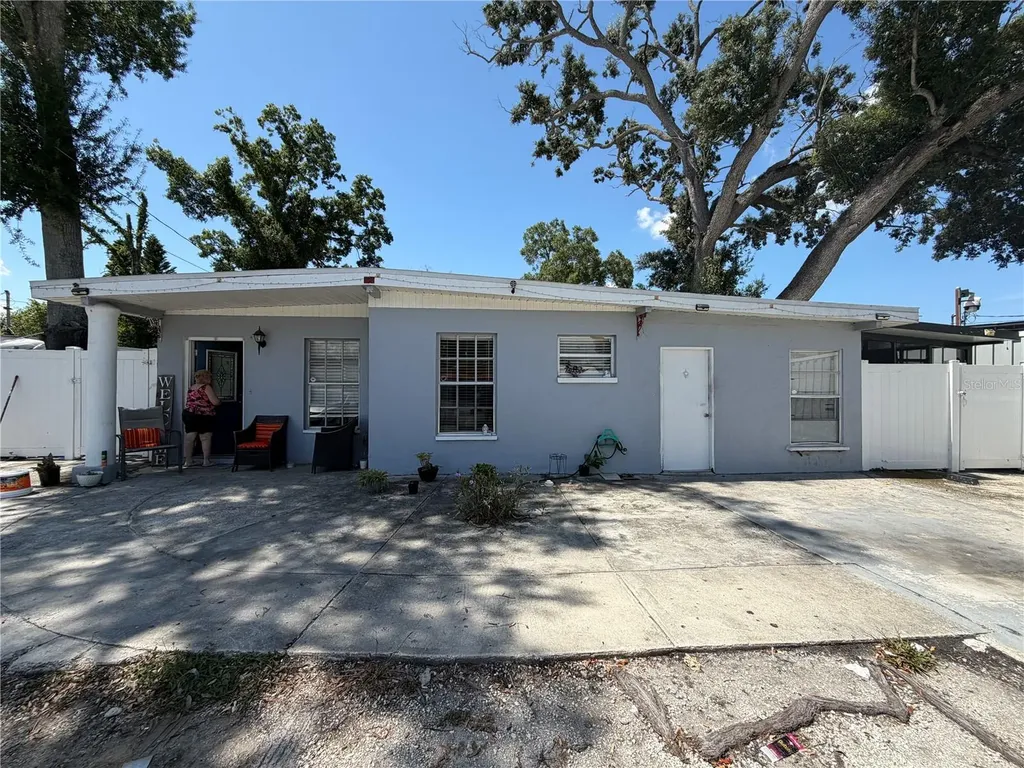 2318 W Powhatan Avenue Tampa FL 33603