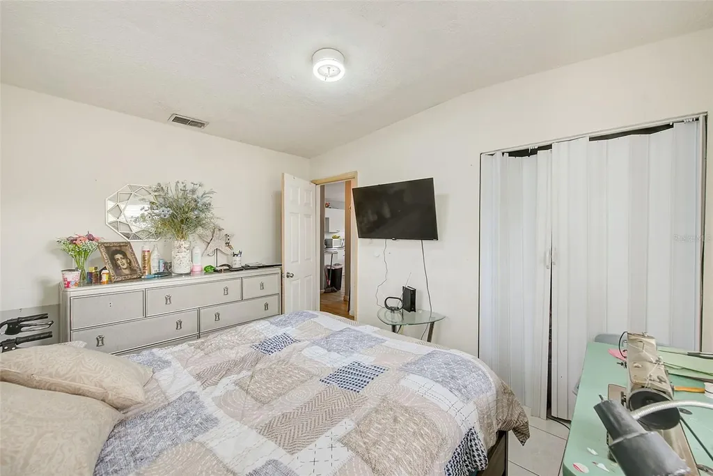 2318 W Powhatan Avenue Tampa FL 33603