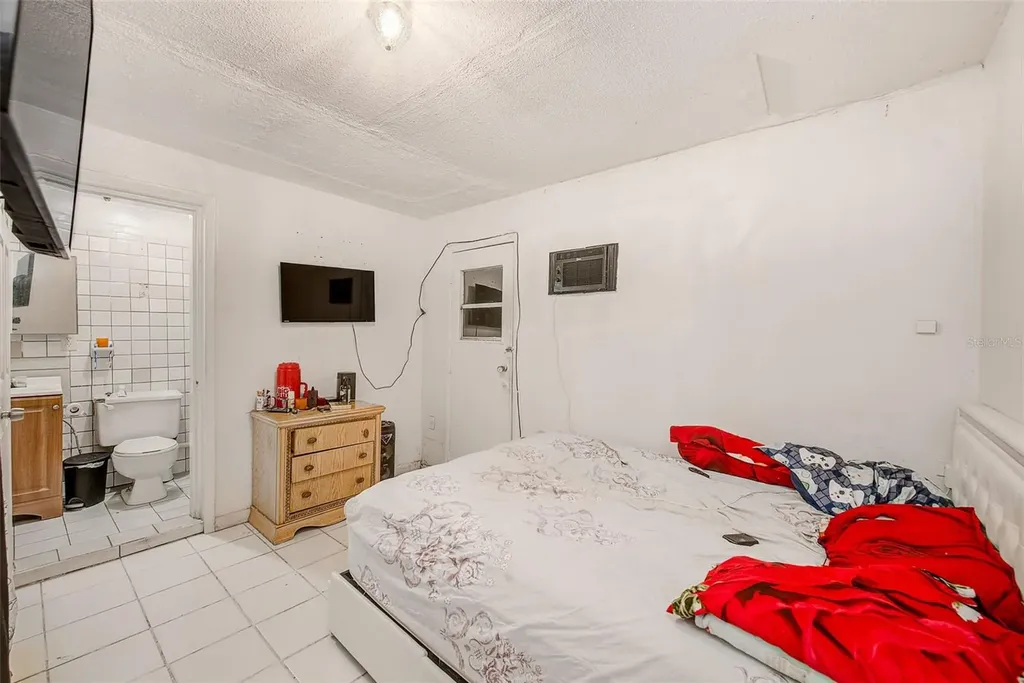 2318 W Powhatan Avenue Tampa FL 33603