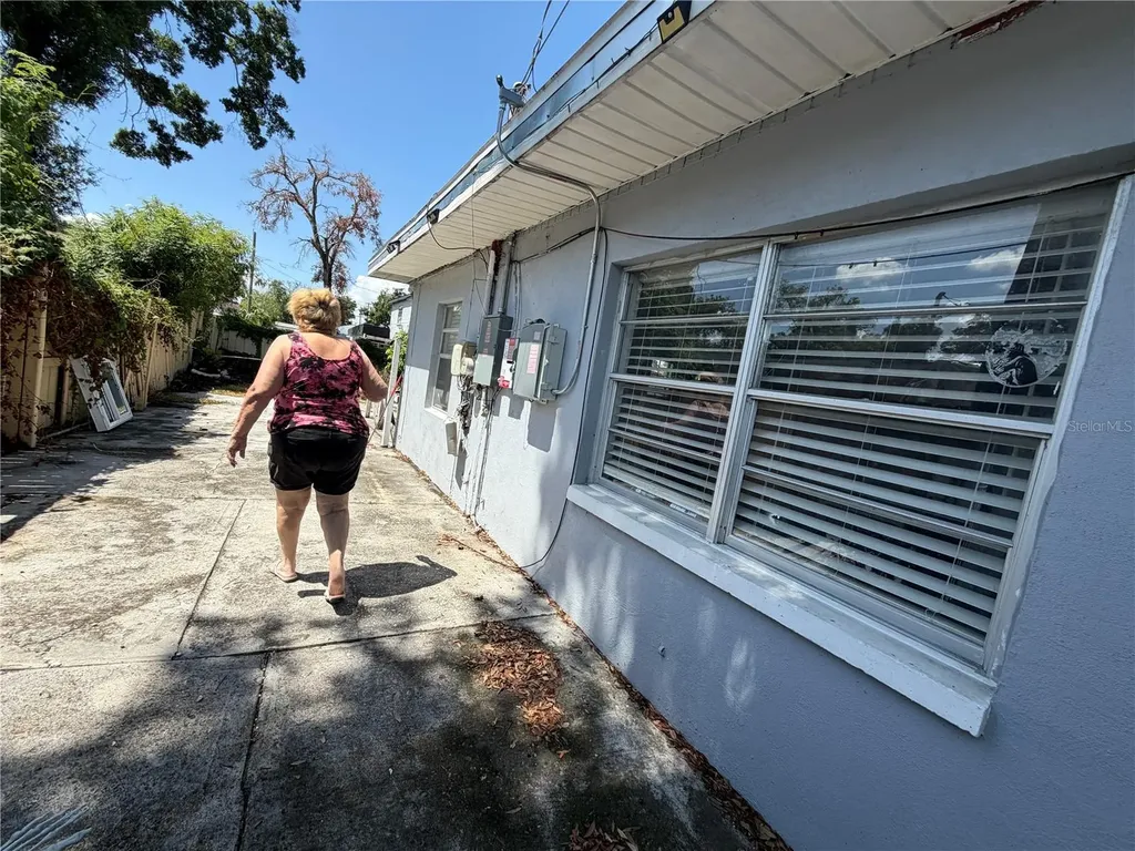 2318 W Powhatan Avenue Tampa FL 33603