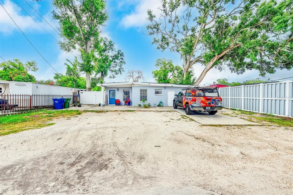 2318 W Powhatan Avenue Tampa FL 33603