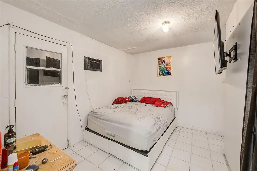 2318 W Powhatan Avenue Tampa FL 33603