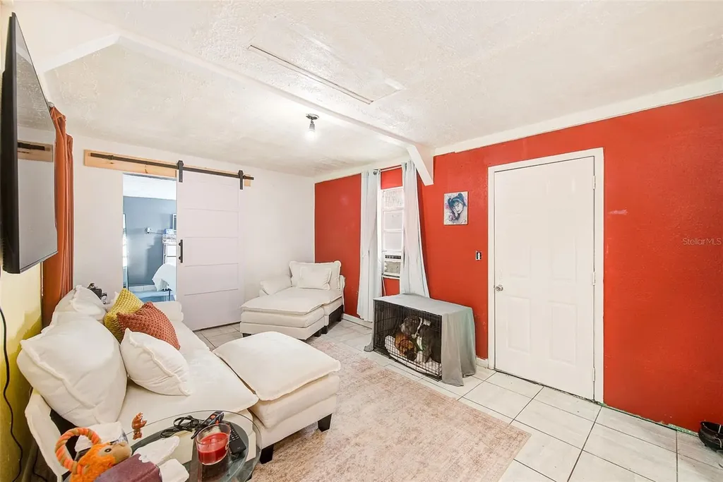 2318 W Powhatan Avenue Tampa FL 33603