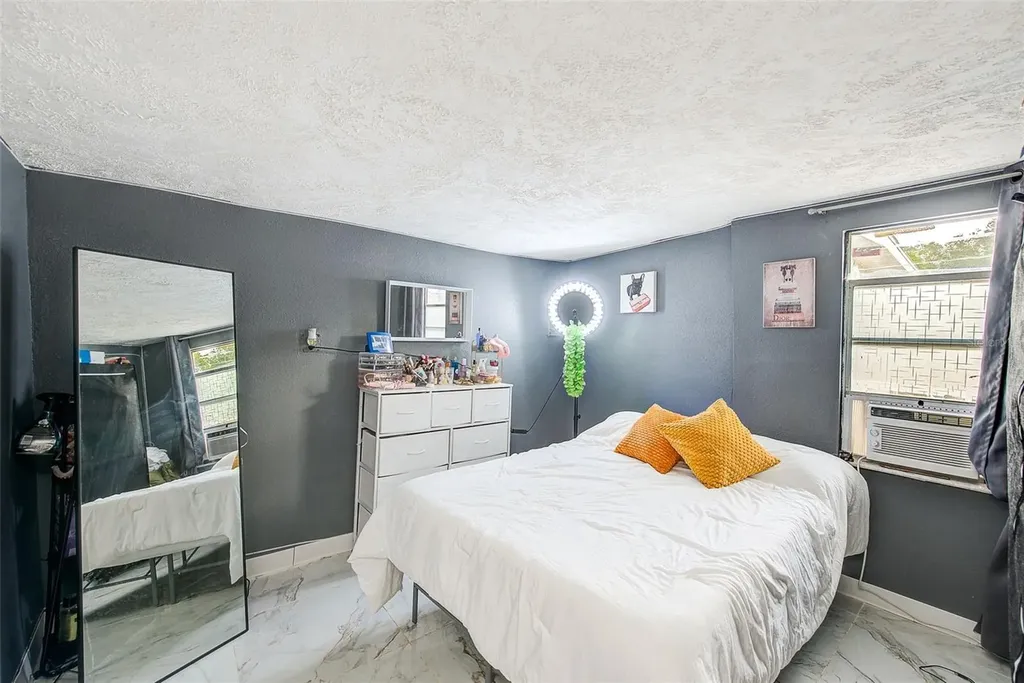 2318 W Powhatan Avenue Tampa FL 33603
