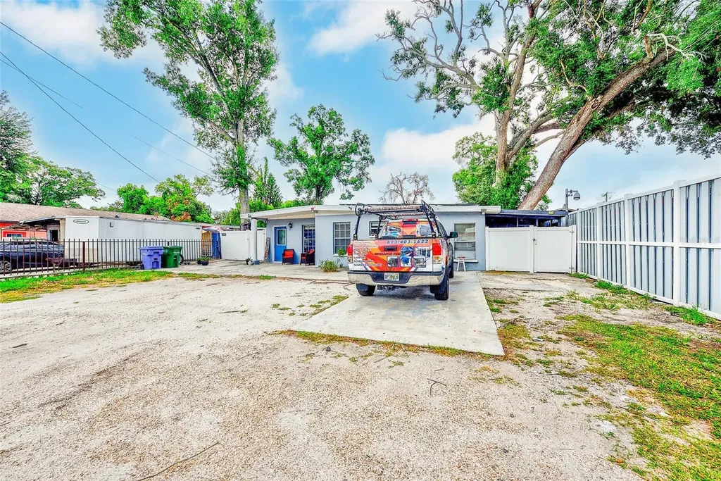 2318 W Powhatan Avenue Tampa FL 33603