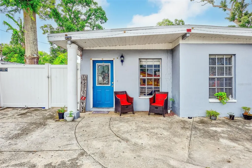 2318 W Powhatan Avenue Tampa FL 33603