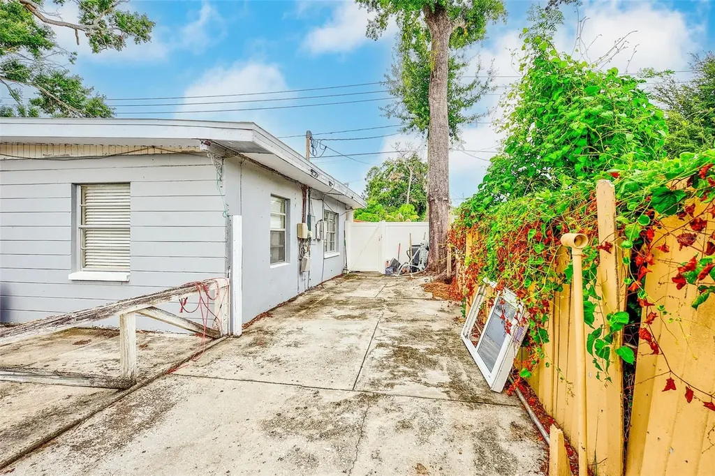 2318 W Powhatan Avenue Tampa FL 33603