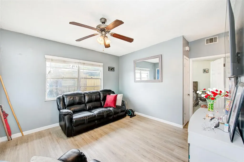 2318 W Powhatan Avenue Tampa FL 33603