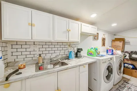 2318 W Powhatan Avenue Tampa FL 33603