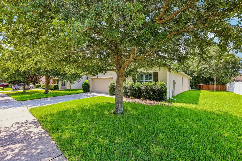 806 Grand Park Court Deland FL 32724