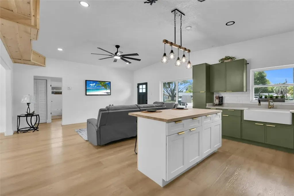 5325 Satel Drive Orlando FL 32810