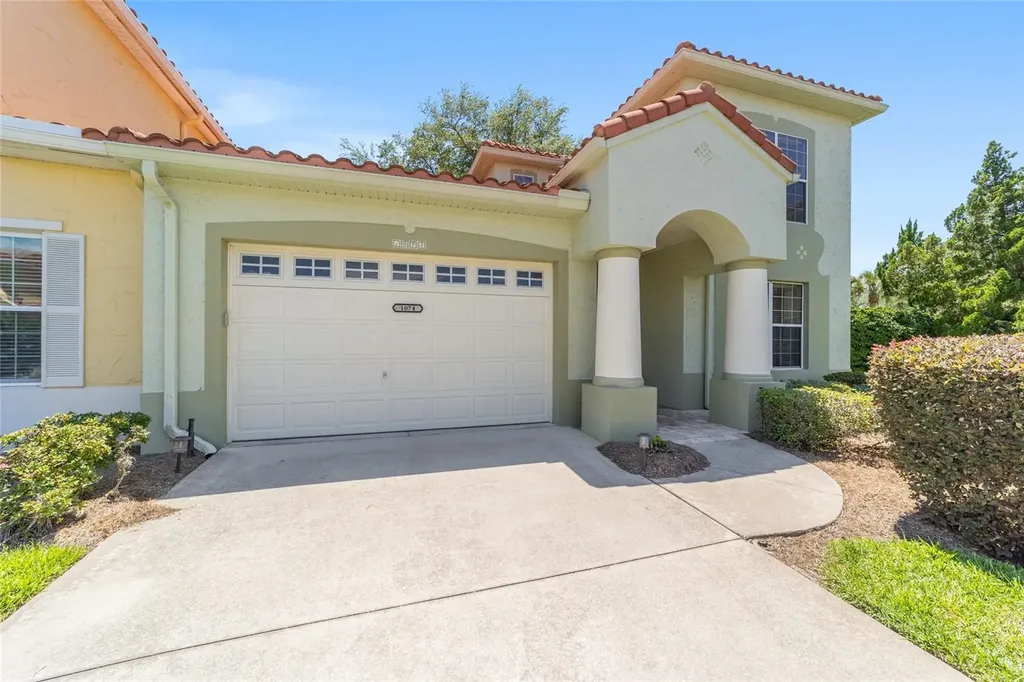 1074 Avenida Sonoma Lady Lake FL 32159