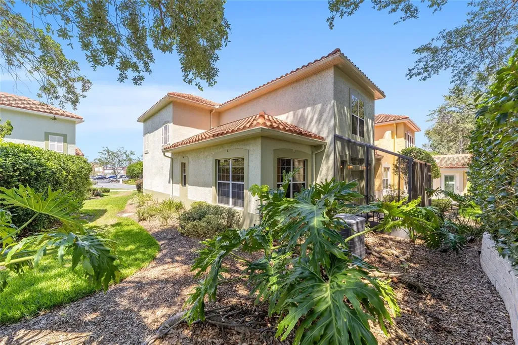 1074 Avenida Sonoma Lady Lake FL 32159
