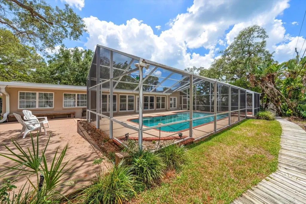 802 Allamanda Drive Largo FL 33770