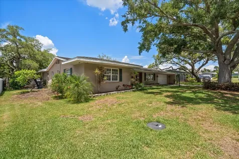 802 Alamanda Drive Largo FL 33770