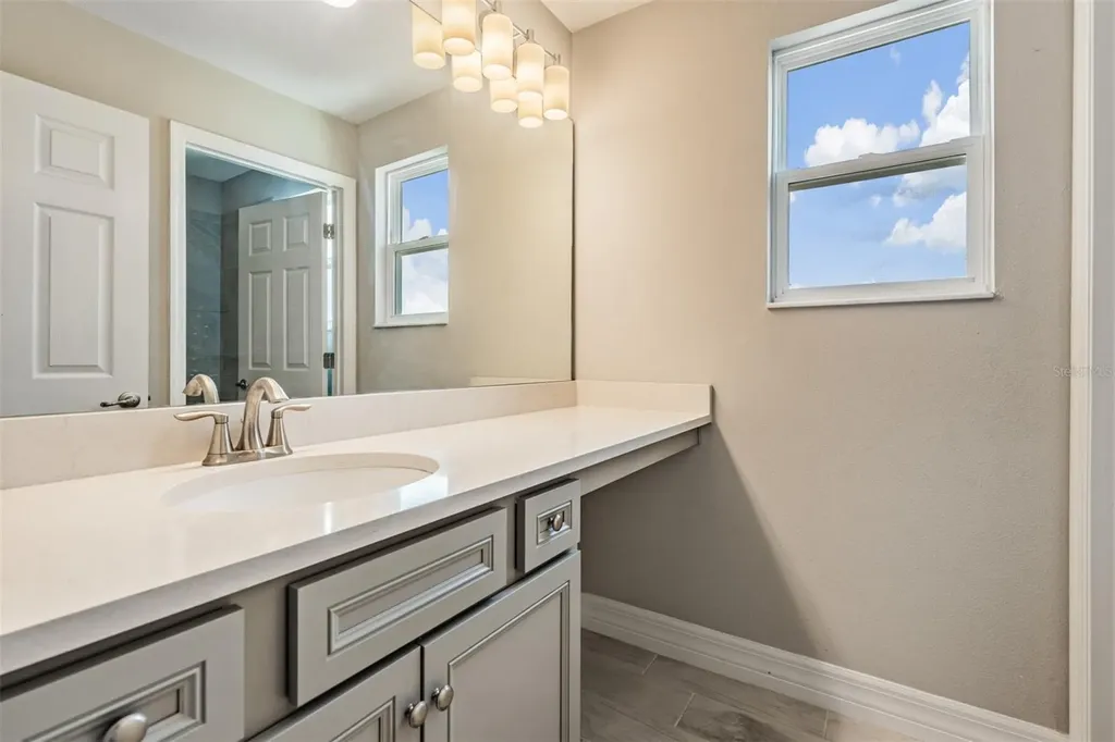 13418 Lakeview Oaks Lane Riverview FL 33579