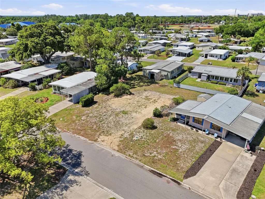1223 Nassau Circle Tavares FL 32778