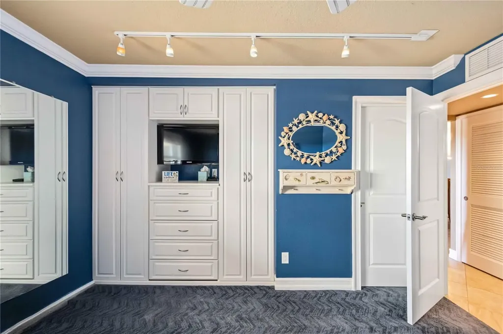 6140 Midnight Pass Road Sarasota FL 34242