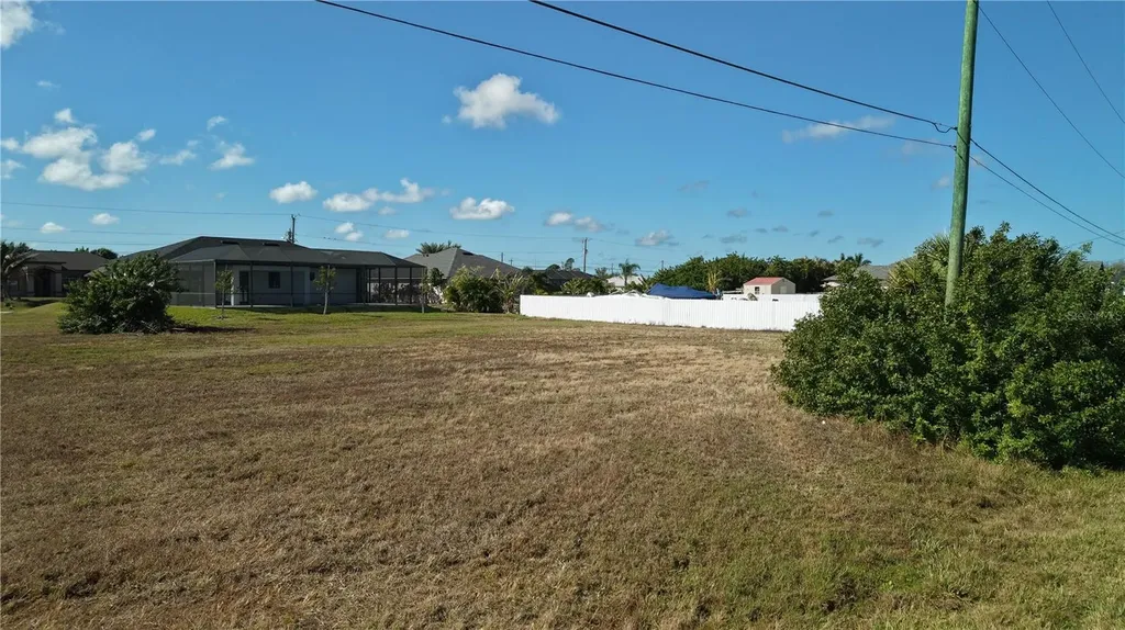 2502 NW 1st Street Cape Coral FL 33993