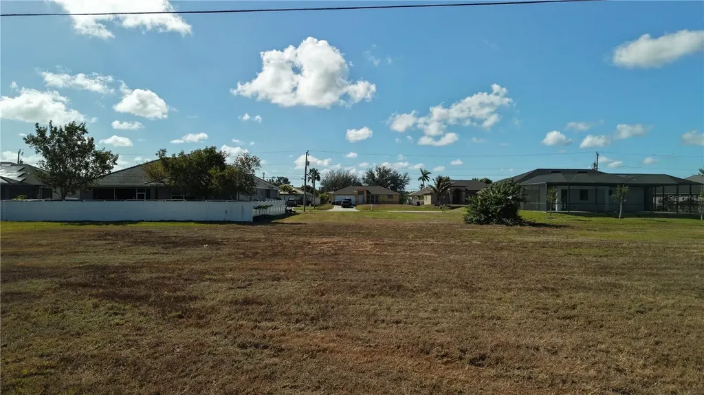 2502 NW 1st Street Cape Coral FL 33993
