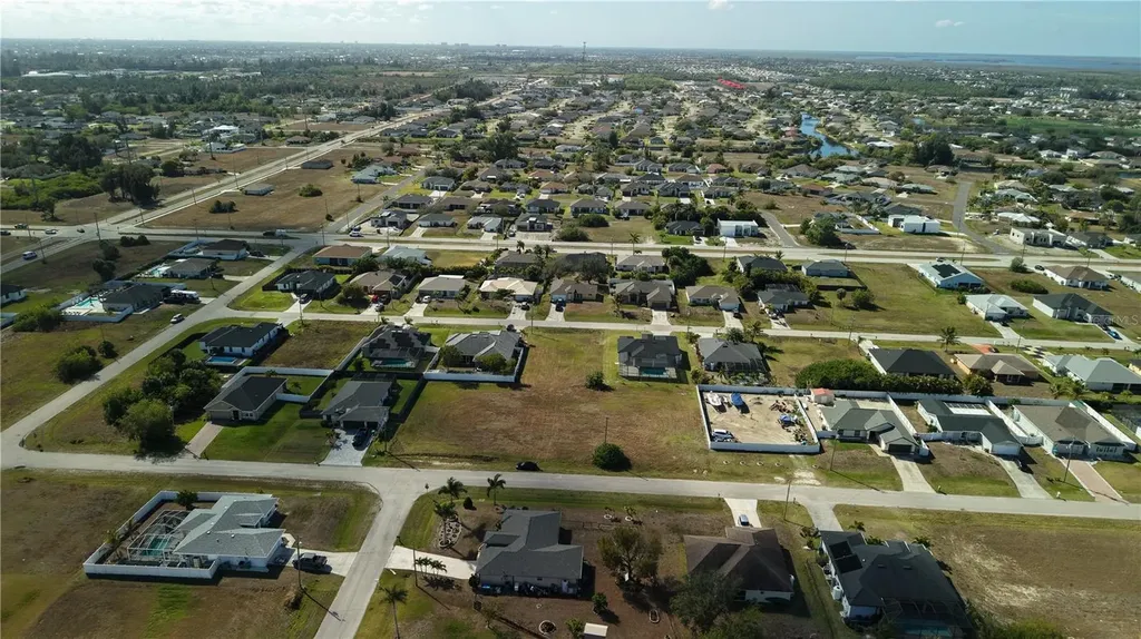 2502 NW 1st Street Cape Coral FL 33993