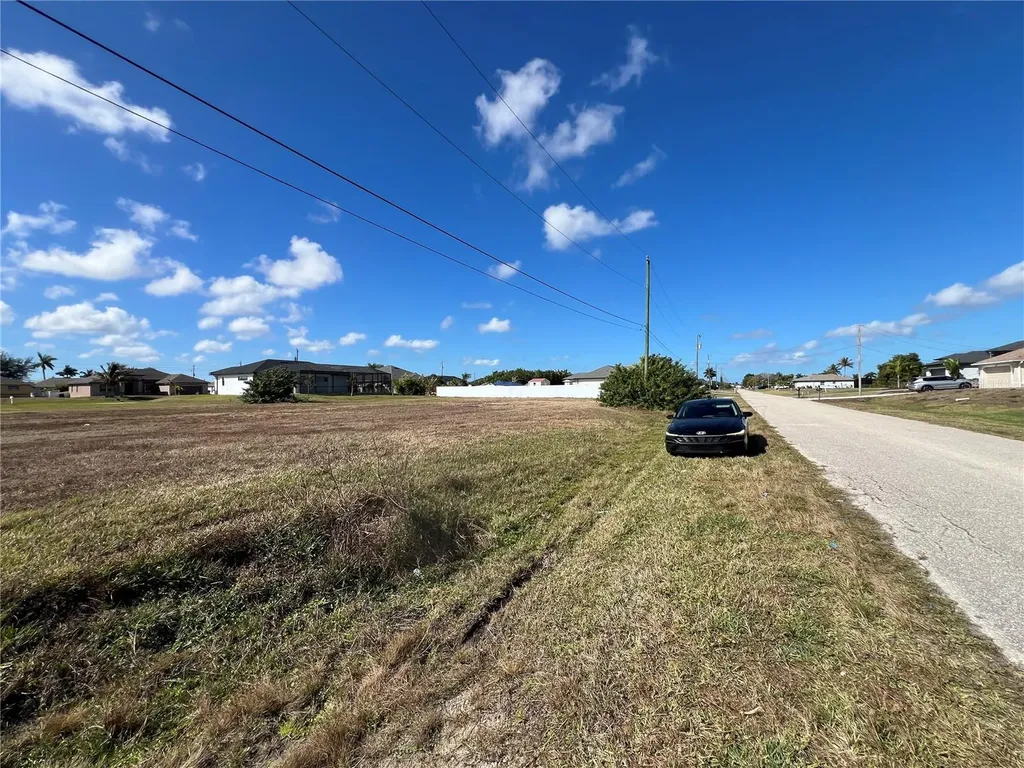 2502 NW 1st Street Cape Coral FL 33993