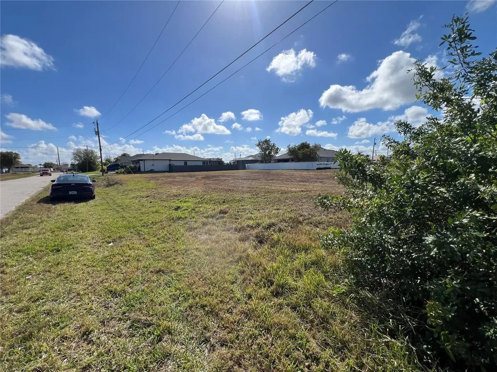 2502 NW 1st Street Cape Coral FL 33993