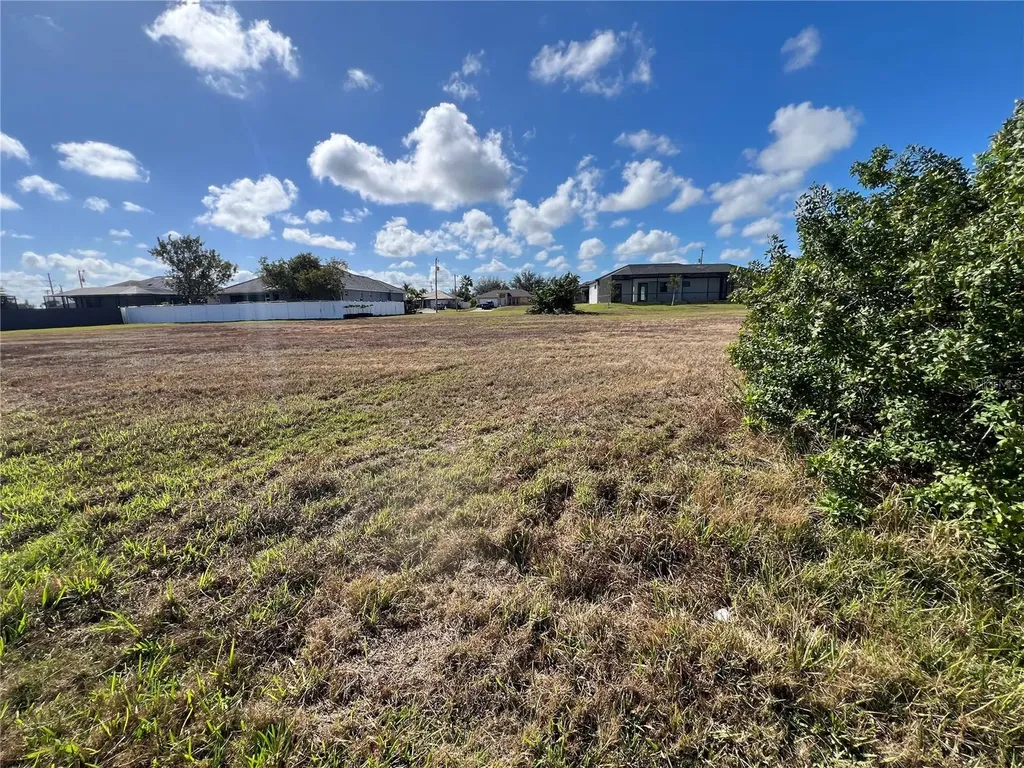 2502 NW 1st Street Cape Coral FL 33993