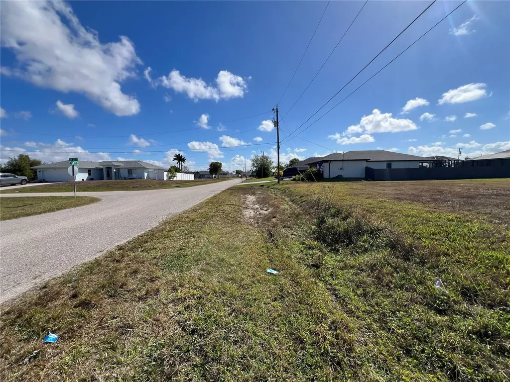 2502 NW 1st Street Cape Coral FL 33993