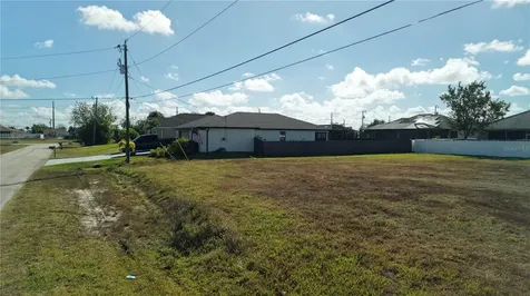 2502 NW 1st Street Cape Coral FL 33993