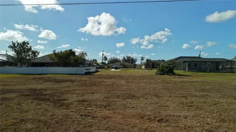 2502 NW 1st Street Cape Coral FL 33993