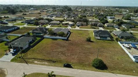 2502 NW 1st Street Cape Coral FL 33993