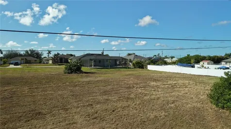 2502 NW 1st Street Cape Coral FL 33993